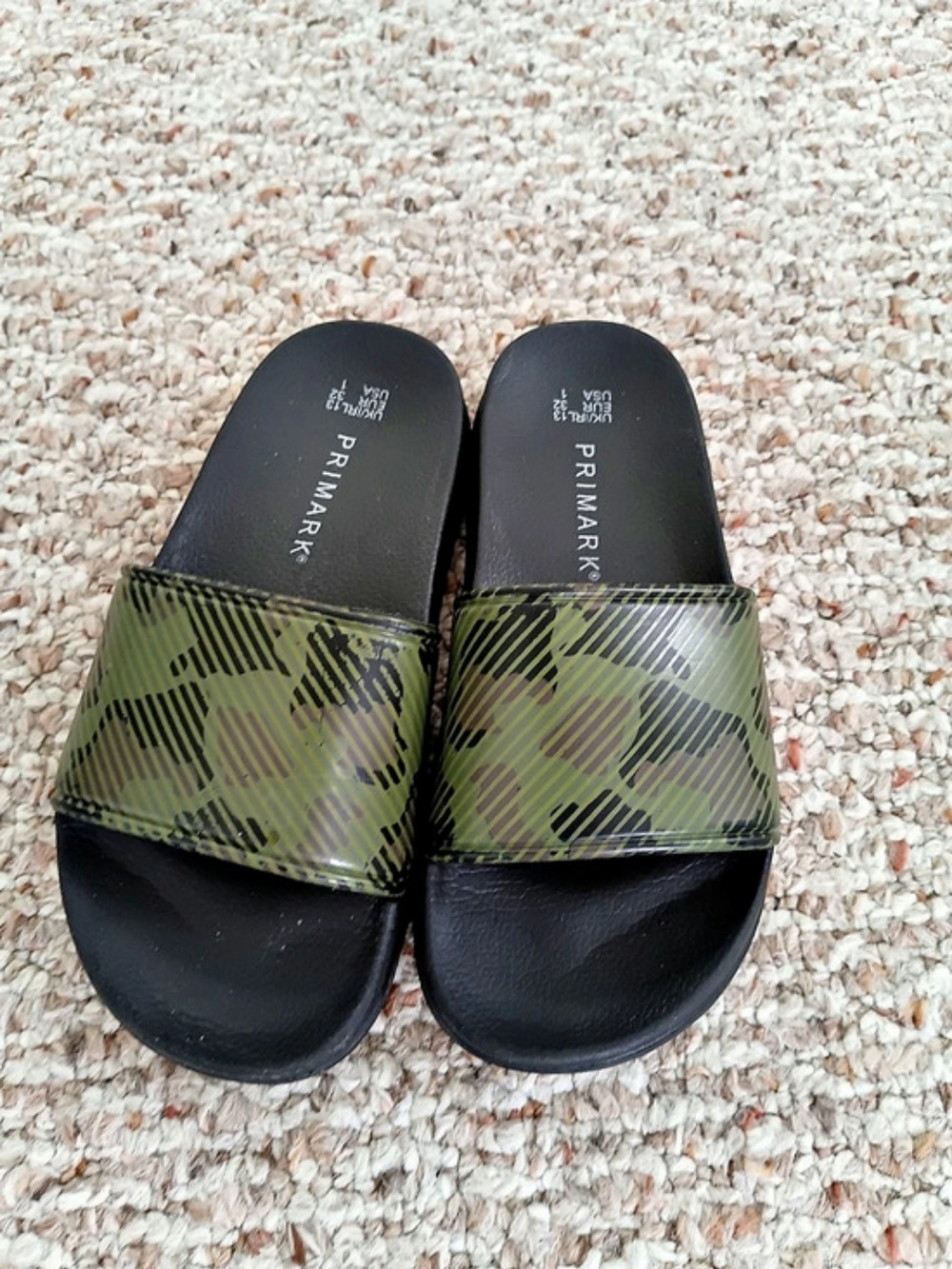 Primark Kids Camo Slide Sandals in Black & Green US 1